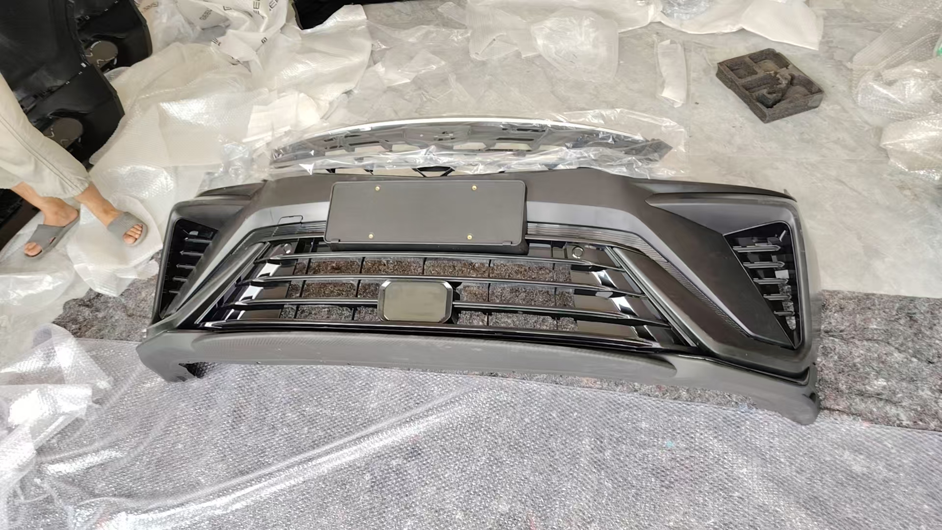Parachoques delantero GEELY COOLRAY (2020–2024)